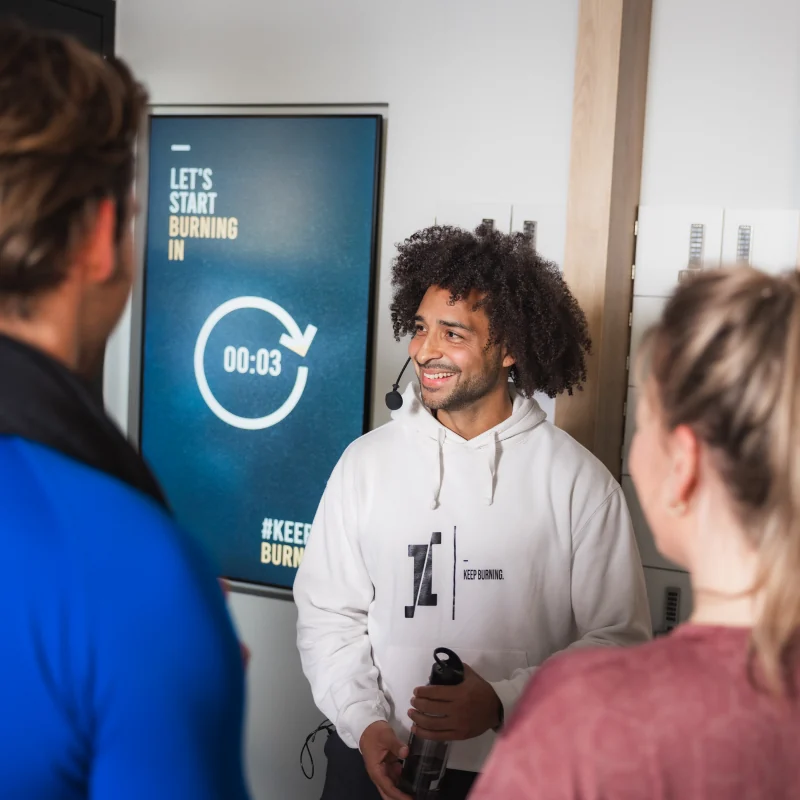 Trainer geeft uitleg over de SWITCH-workout